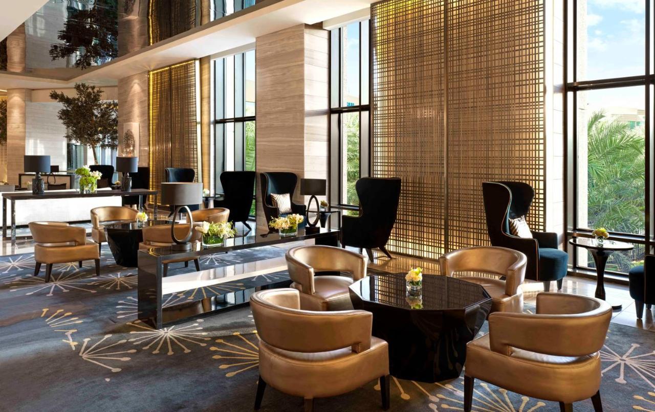 Fairmont Riaad Buitenkant foto The Lounge at the airport