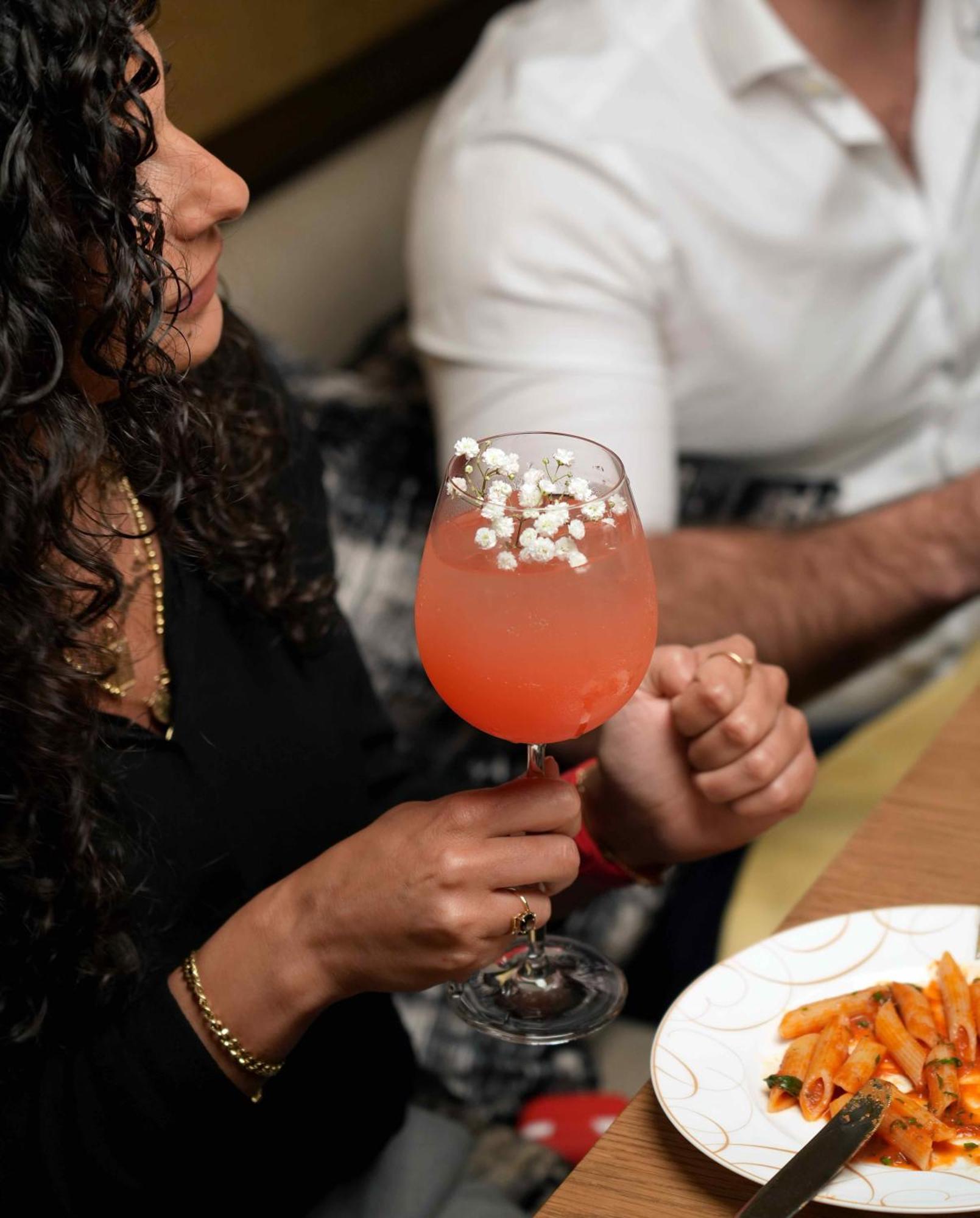 Fairmont Riaad Buitenkant foto A glass of Kir royale