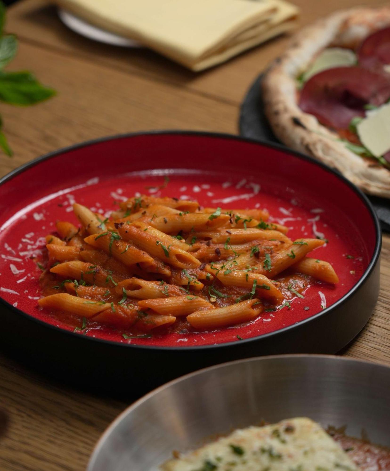 Fairmont Riaad Buitenkant foto Pasta with tomato sauce