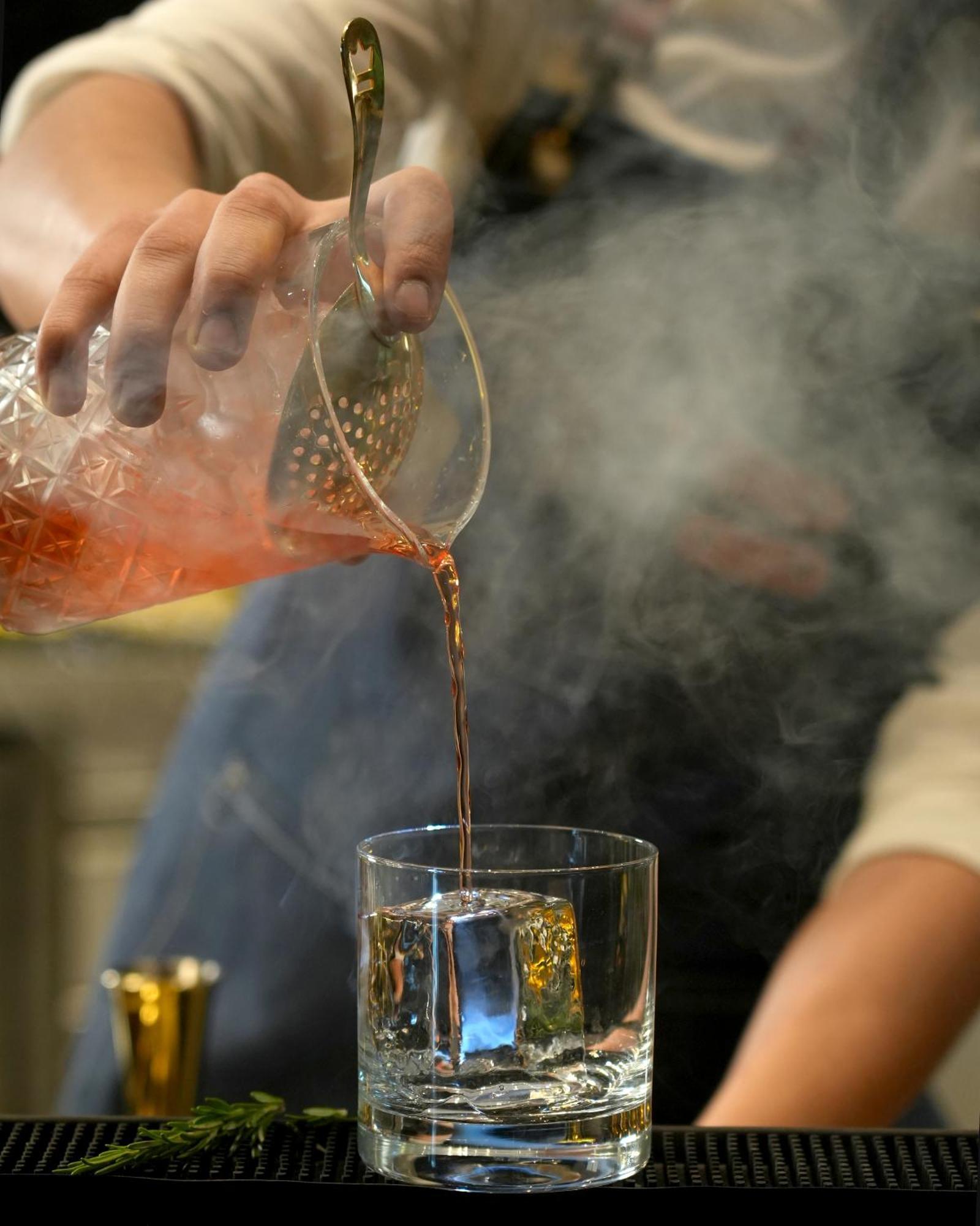 Fairmont Riaad Buitenkant foto A glass of iced tea