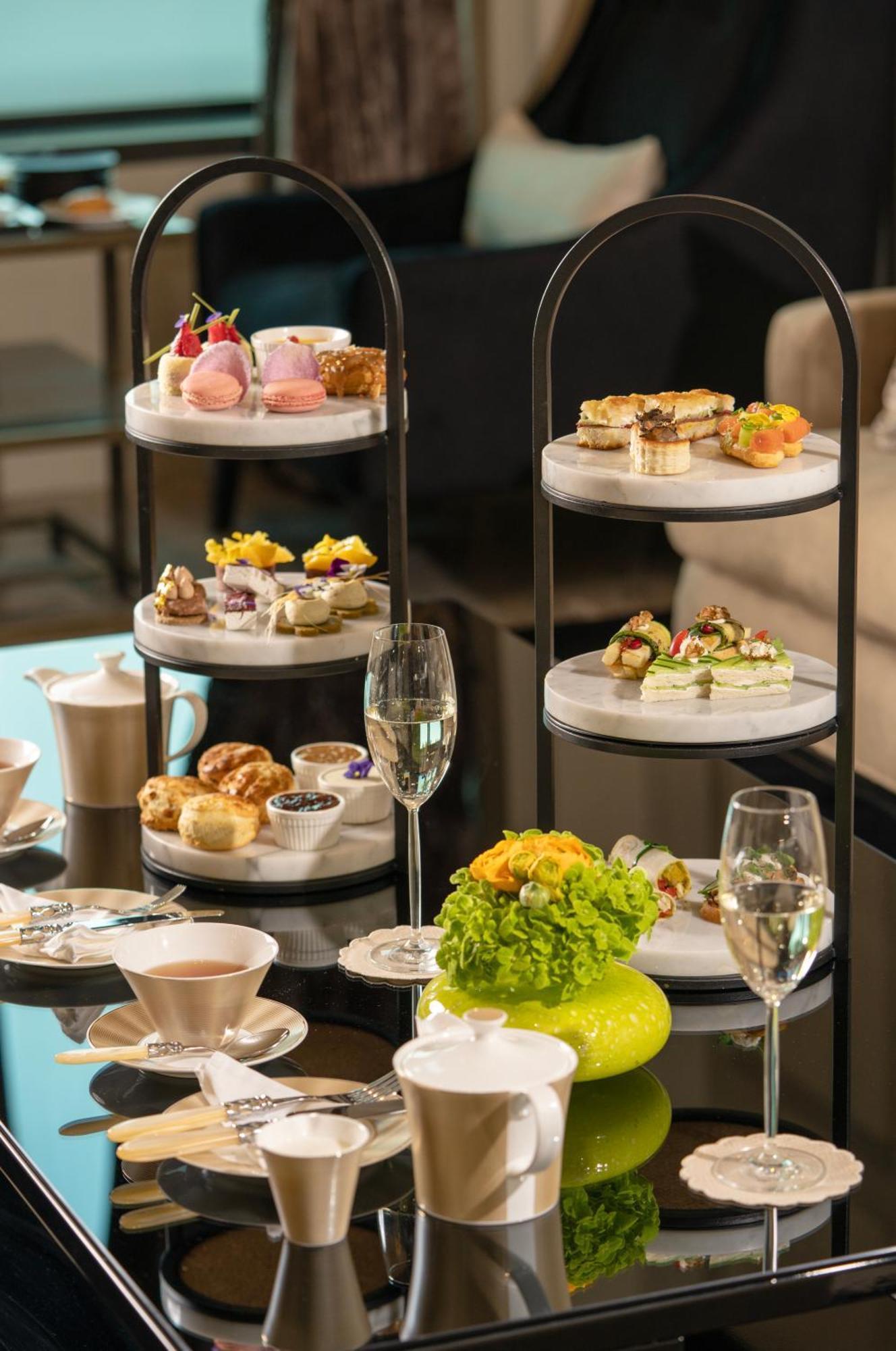 Fairmont Riaad Buitenkant foto Afternoon tea at the Mandarin Oriental, Munich