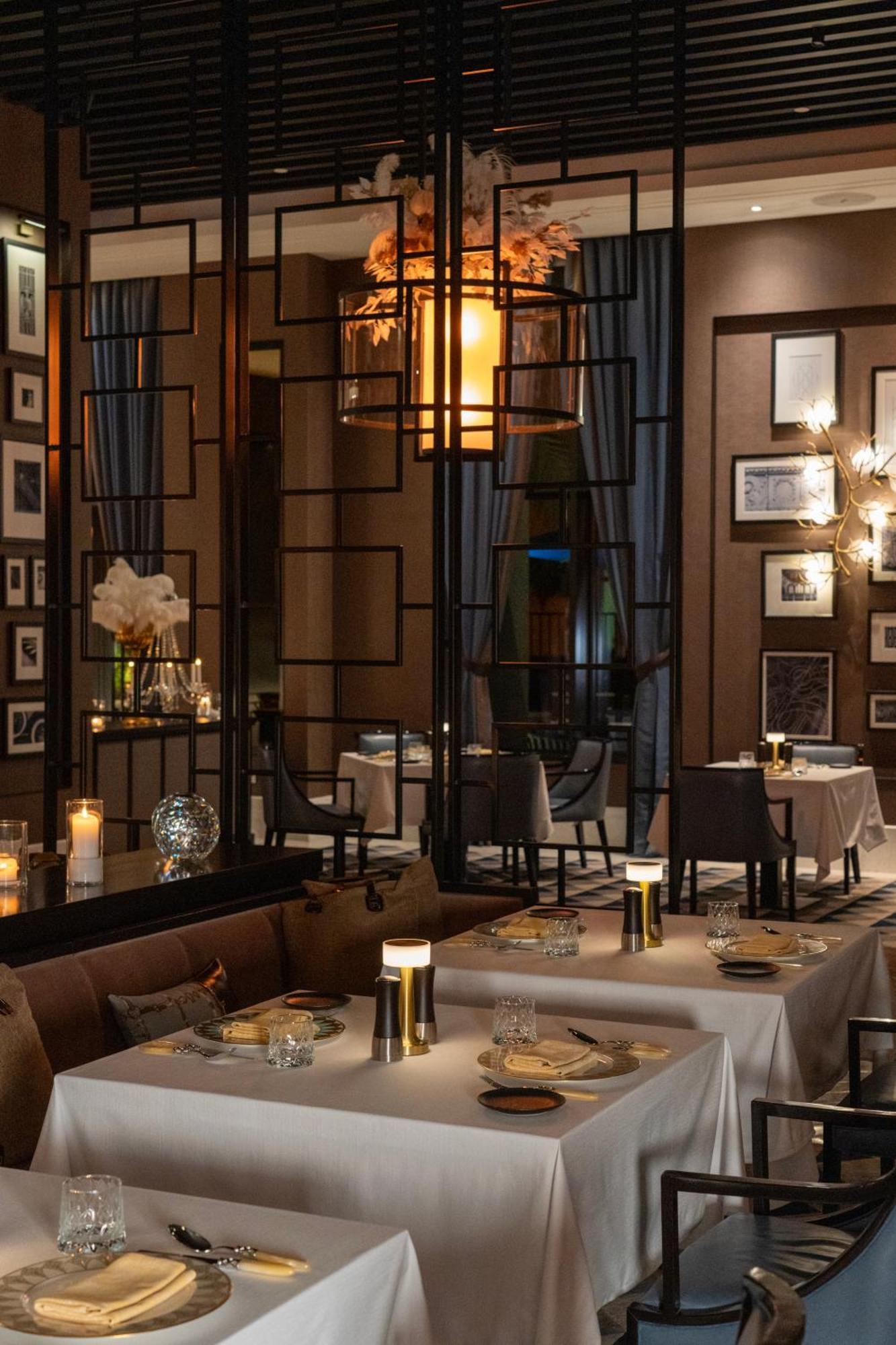 Fairmont Riaad Buitenkant foto The interior of the restaurant