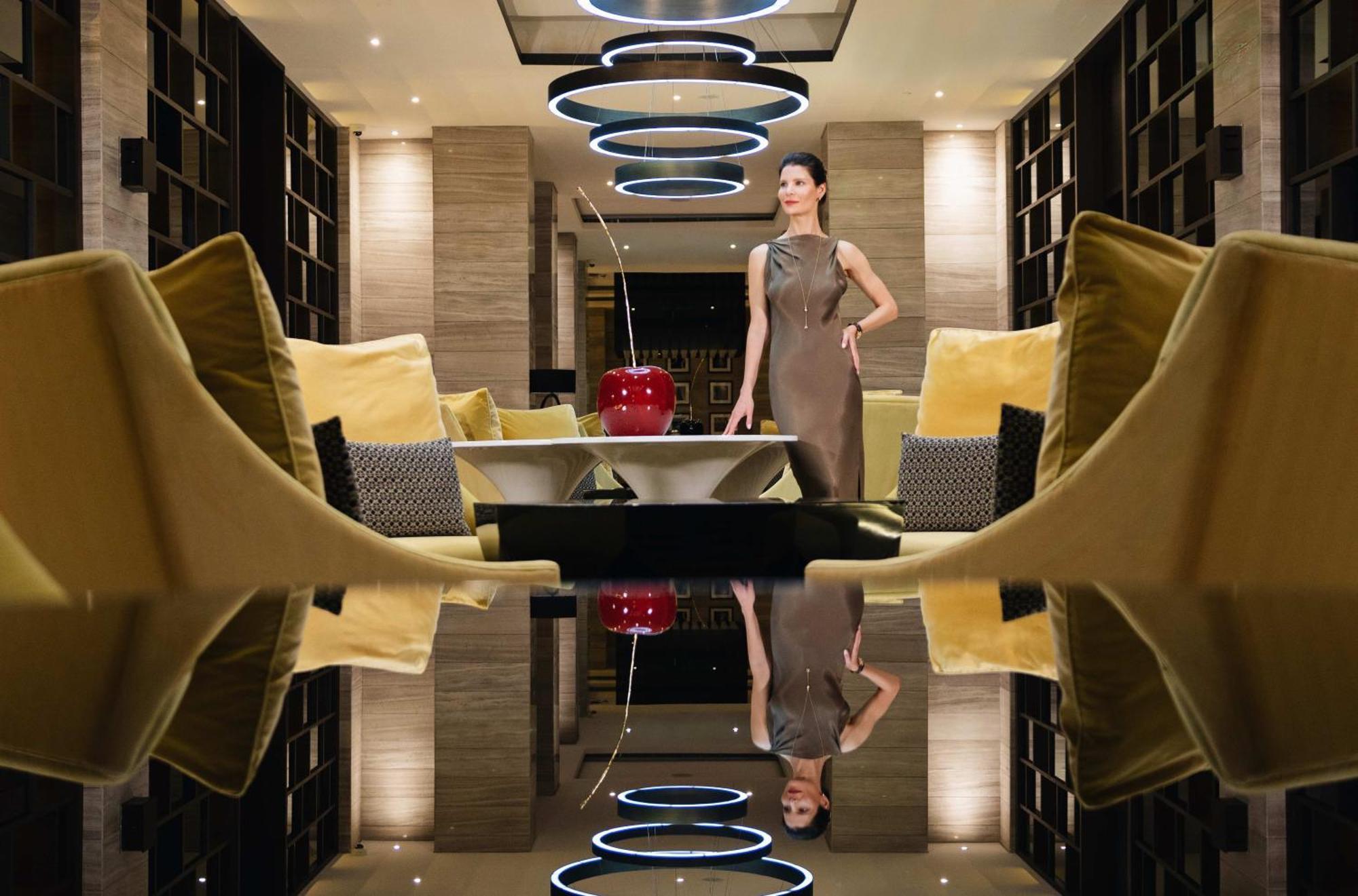 Fairmont Riaad Buitenkant foto The interior of the hotel