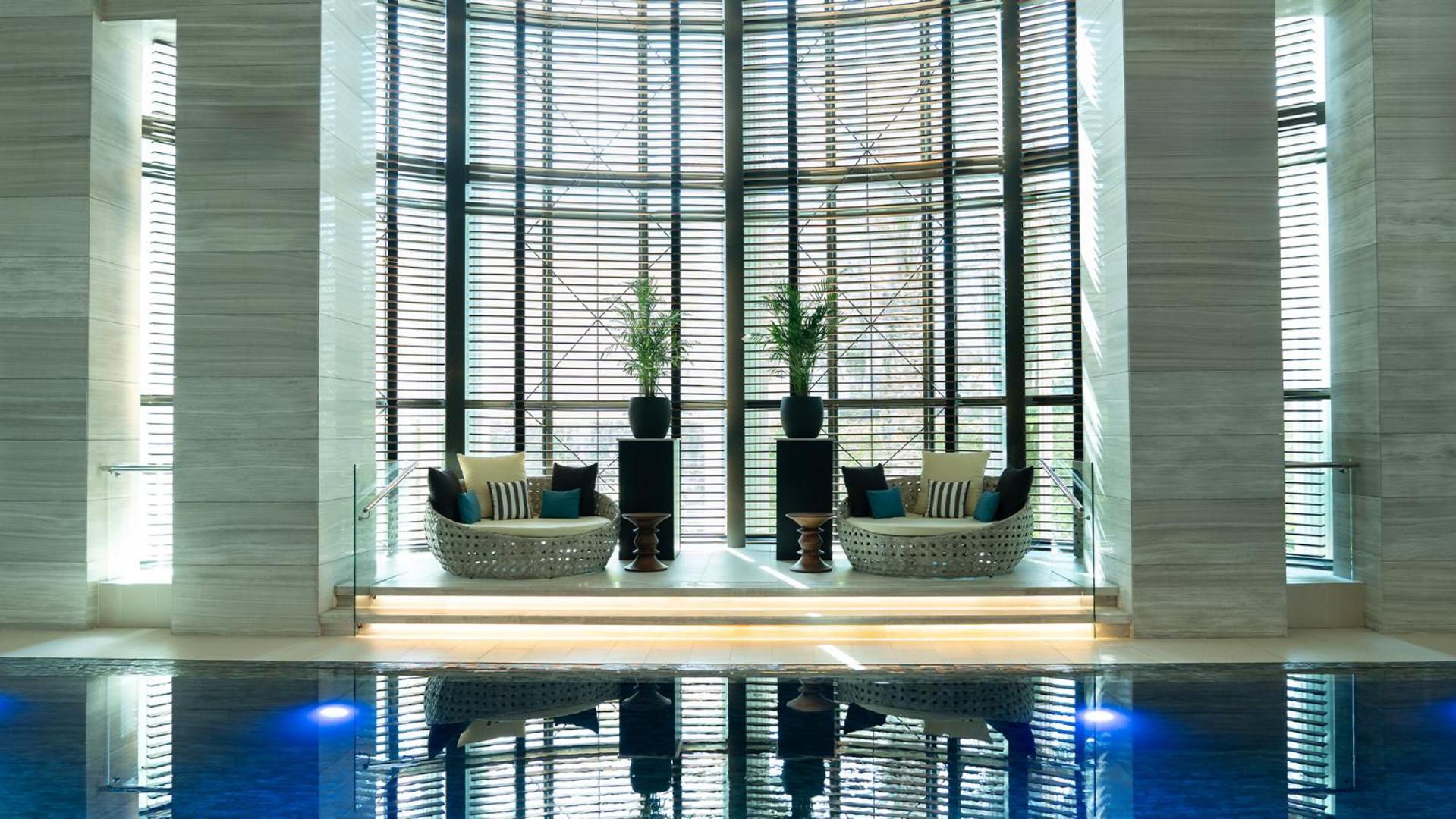 Fairmont Riaad Buitenkant foto The pool at the hotel