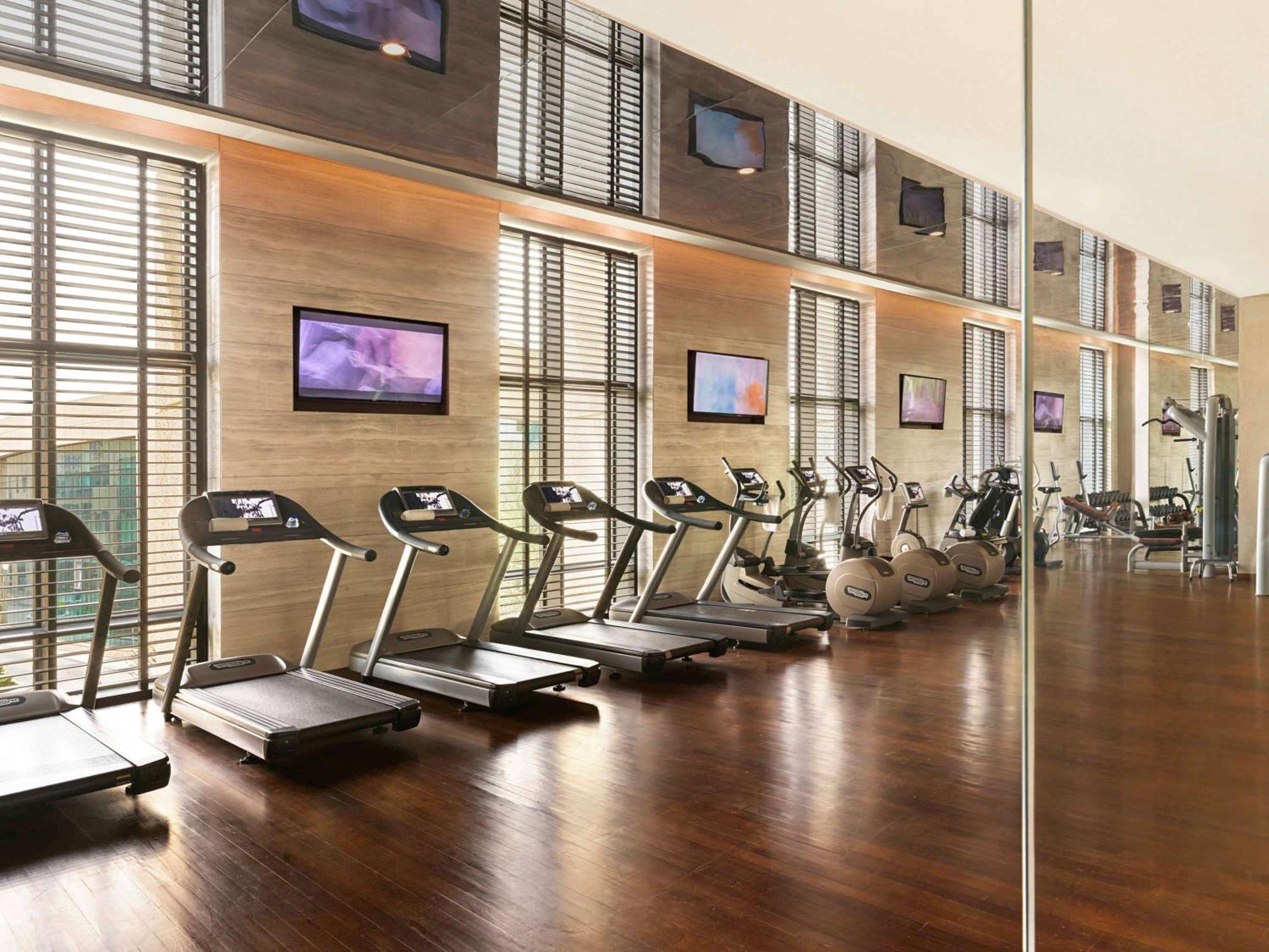 Fairmont Riaad Buitenkant foto The gym at the hotel